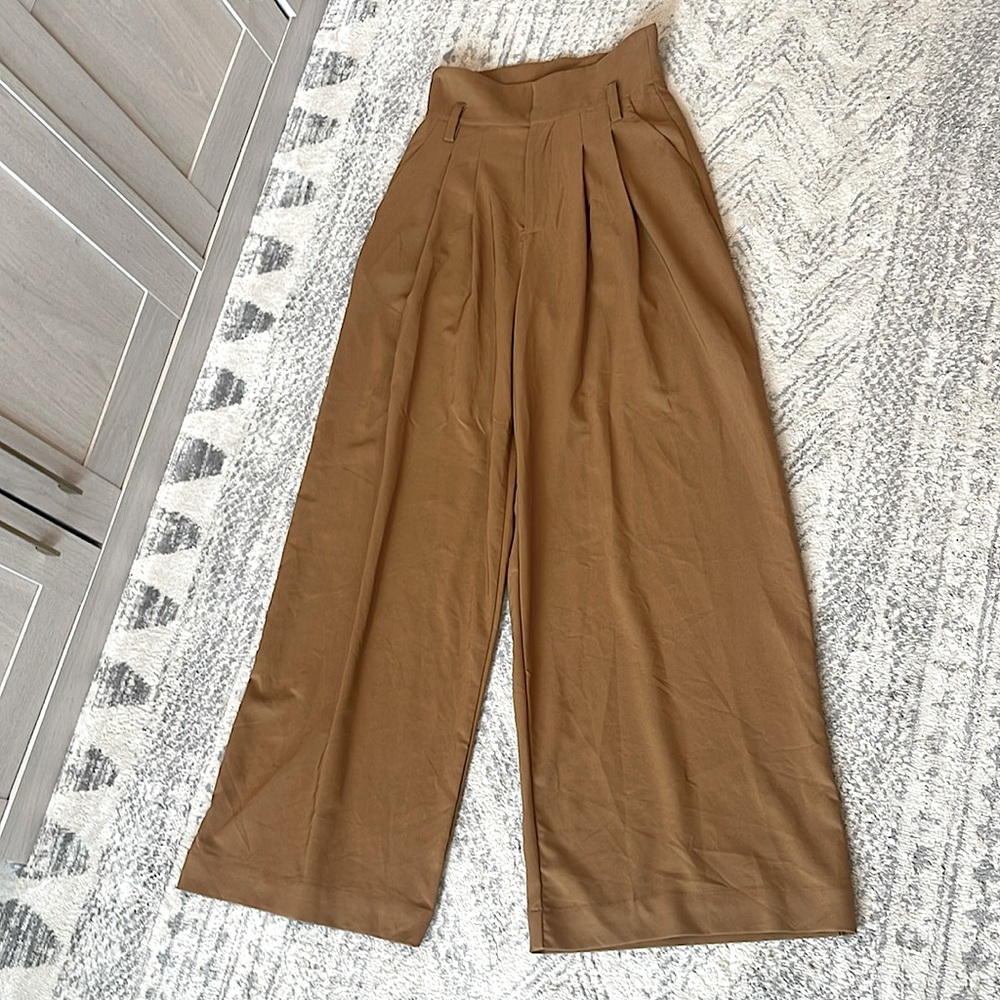Women’s tan wide leg medium size 6 work office pants